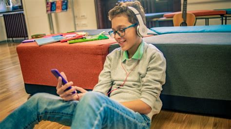 Common Sense: Teens and Tweens Are Spending More and More ...