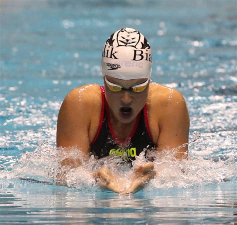 She competes in the 100 m backstroke, 100 m breaststroke, 100 m freestyle, 200 m backstroke, 200 m. אל' אירופה: גורבנקו סיימה שמינית ב-400 מ' מעורב אישי