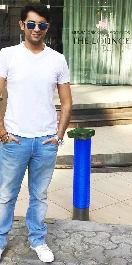 ~ abhishek sharma just returned home from the u19 world cup tour, bringing back what india owns, the world cup trophy. Abhishek Sharma (Actor) Height, Weight, Age, Girlfriend ...