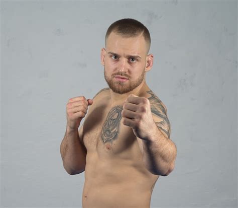 Karlos terminátor vémola se stal prvním čechem v nejprestižnější mma organizaci ufc. Hrdinové veliké bitvy Karlos Vémola a Patrik Kincl přijali ...