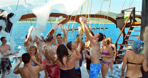 Nightclubs, parties and pub crawls in bodrum. Bodrum Party Boat | Up to 35% Off | Bodrum Party Boat Trip