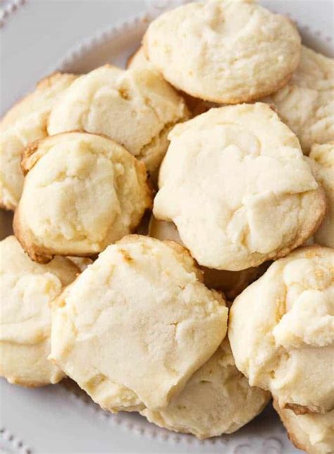 Cornstarch (or rice flour, which i use), helps to keep the cookies to stay sandy and tender because it doesn't have gluten in it. Cornstarch Shortbread Cookies - Cooking these impossibly ...