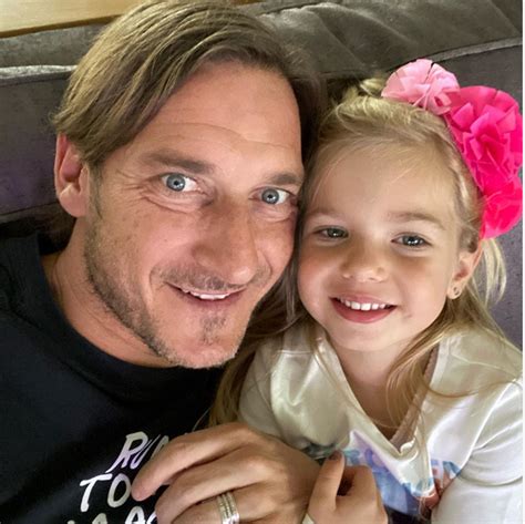 Anche se non è figlia d'arte, veronica peparini ha la danza nel sangue, trasmessa dalla passione coltivata dai genitori. Francesco Totti, gli auguri alla piccola Isabel (uguale a ...