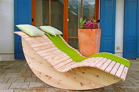 Garten liegestuhl holz reizend liegestuhl garten design. Schaukelliege | Schaukelliege, Palettenmöbel im freien ...