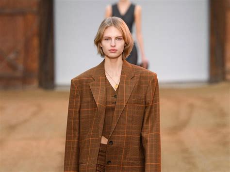 Défilé Stella Mccartney Prêt à porter Automne-Hiver 2023-2024 - Paris ...