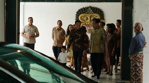 Fitri unic dan istri ketiga. Jokowi Bersama Istri dan Cucu Menemui Sultan HB X di ...