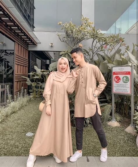 Bahkan dalam pesta pernikahan, bisa jadi kamu dan pasangan lebih menarik perhatian tamu yang datang. Outfit Kondangan Baju Couple Kondangan Kekinian / 25 ...