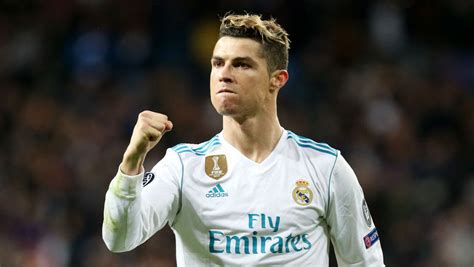 Полное имя — криштиану роналду душ сантош авейру (cristiano ronaldo dos santos aveiro). Cristiano Ronaldo in Talks for Facebook Docuseries ...