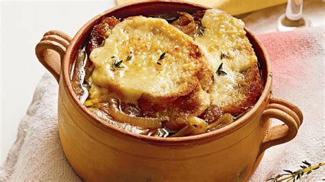 This soup traditionally is made with beef stock, though sometimes a good beef. Best Recipes Creamy French Onion / Classic French Onion Soup Recipe Damn Delicious / This french ...