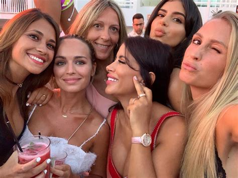 Lionel messi, craque do clube de futebol barcelona, e antonella roccuzzo se casam em uma cerimônia na argentina no dia 30 de junho, em rosário, na. Messi Frau - Antonella Roccuzzo Krass So Viele Instagram ...