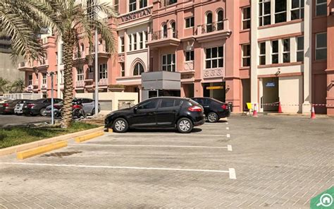 Is Venetian Parking Free?