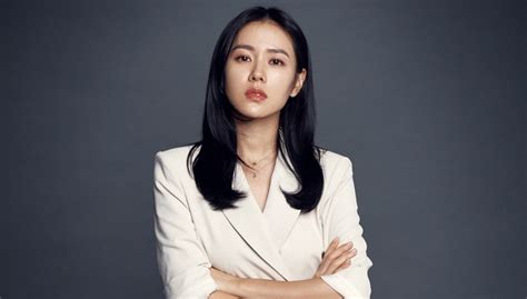 Her first appearance on the big screen was a supporting role in the film secret tears (2001). Son Ye Jin se encuentra bien tras su visita a urgencias