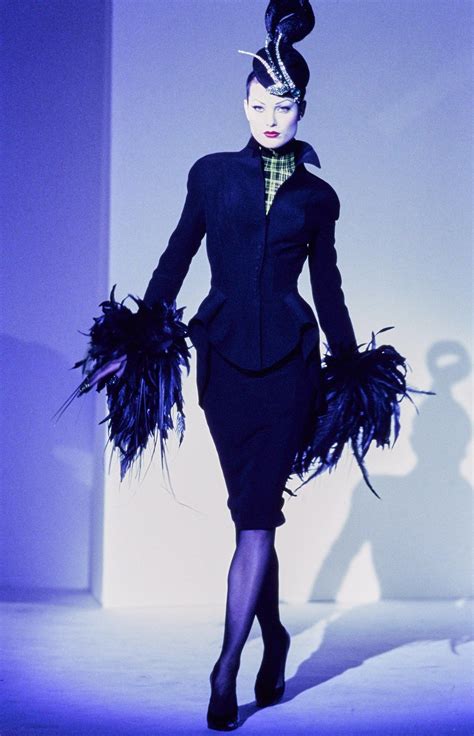 Mainly because fashion was an incredible means of artistic expression in the 70s, 80s and 90s, but it wasn't like that anymore in the 2000s when creation was completely you just have to look at all the designers who've either lost it or decided to quite while the going's good. Shalom Harlow at Thierry Mugler Autumn 1995. | Couture ...