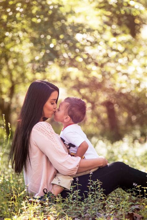 We've talked about my favorite pregnancy books for working moms, as well as some of the best maternity blogs and other free resources — but what. Mom and son photoshoot ideas IAMMRFOSTER.COM