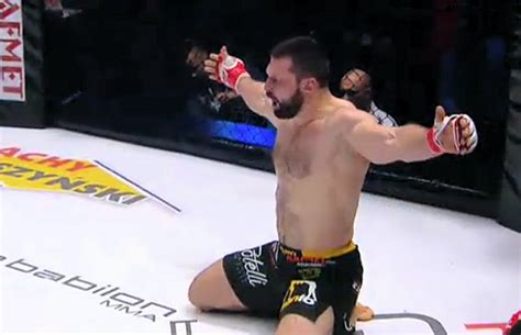 Former kickboxer tomasz sarara made his mixed martial arts debut against vladimir toktasynov. Szymon Kołecki rozbija Michała Orkowskiego w walce ...