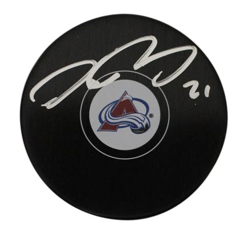 Auf dem linken oberarm befindet sich gut sichtbar das forsberg logo als fakeleather patch. Peter Forsberg Autographed/Signed Colorado Avalanche Logo ...