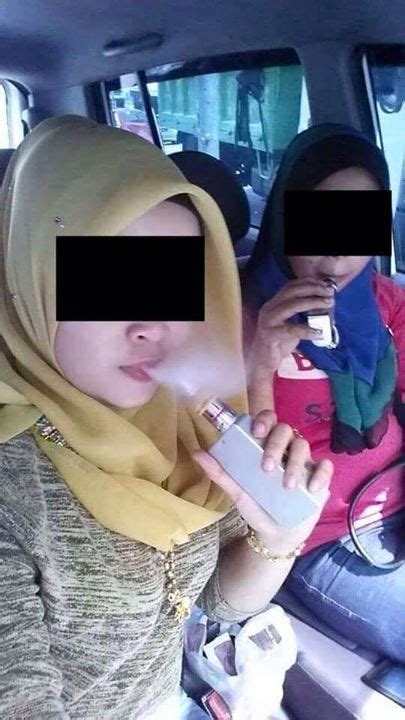 Aku yang sangat mencintai istriku telah berjanji untuk berhenti selingkuh, dan malam ini adalah kesempatanku untuk menjelaskan pada rini. Kutukan Dewata: Gadis Bertudung, Hamil Ketagih Vapor!!!