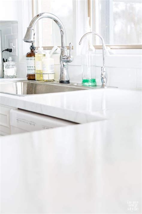 If you have a slab or tile of real marble you can see that some of the veins look deeper that others, all are under the surface. Painting Kitchen Countertops To Look Like Carrara Marble ...
