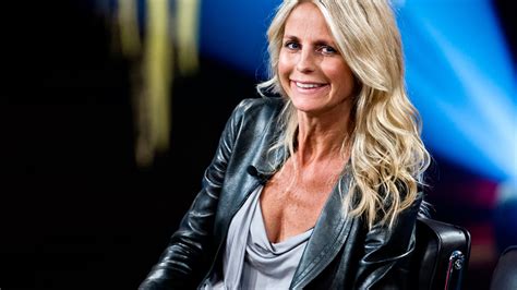 Ulrika jonsson has left fans in awe of her fabulous physique as she stripped down to her birthday suit to celebrate reaching 150,000 followers while raising awareness for men's mental health. Ulrika Jonsson återvänder till brittisk tv i Celebrity ...