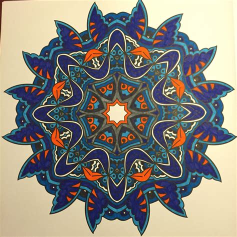 Mandala's worden traditioneel gebruikt als bron van wijsheid en het boek heeft extra dik papier waardoor het geschikt is voor alle materialen, of je nu kiest voor. Het derde enige echte mandala kleurboek voor volwassenen. Kleuren - Coloring book, Stabilo ...