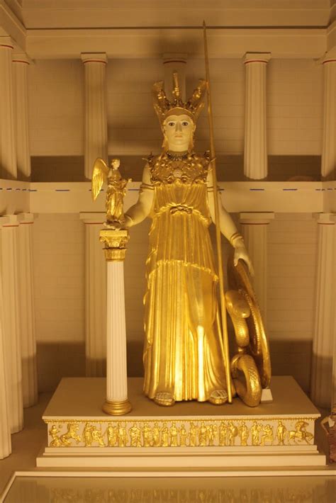 Com cerca de 12 metros e revestida de ouro e marfim, custou. Athena Parthenos | The replica Athena Parthenos in the ...