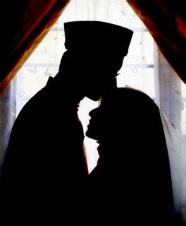 Harus bagi suami isteri untuk mencumbu kemaluan pasangan mereka dengan syarat tidak menghisap, jilat dan menelan apa jua cecair. Hukum Jilat Kemaluan Isteri | Malas Tulis