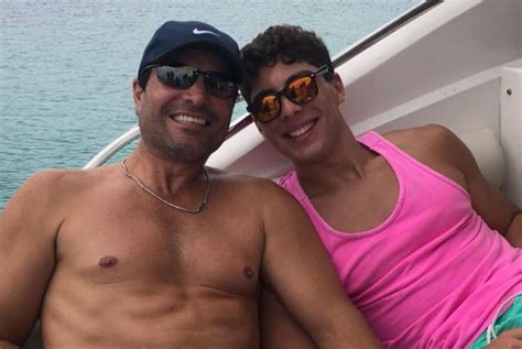 Con una bella foto el acordeonista de la agrupación mexicana anunció que su esposa se encuentra en la dulce espera de su segundo hijo. Ella es Arelis, la GUAPA novia del hijo de Chayanne