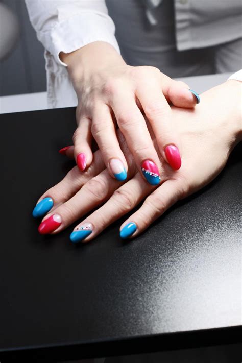 Fotky foto fotogalerie francouzské gelové nehty gelové nehty kosmetika nail art nehty nethy návod problémy umění uv lampy. Gelove Nehty Galerie : Galerie Nehtu / Prohlédněte si ...