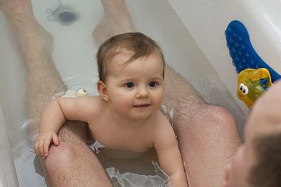 Die relevanz des tests liegt für uns im fokus. Wann können Eltern mit ihrem Baby zusammen baden? - Baby Blog