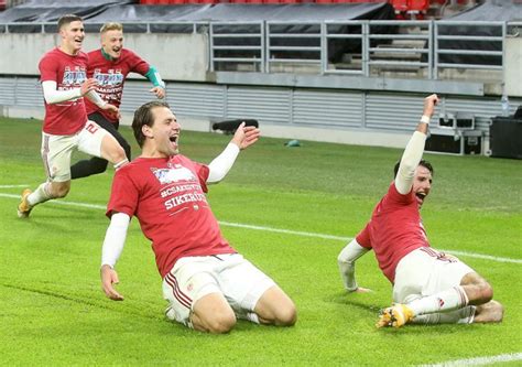 Ádám szalai, 33, macaristan mainz 05, 2019'den beri santrafor piyasa değeri: Szalai Ádám sérülése: ekkor térhet vissza - NB1.hu