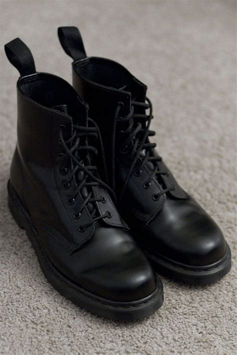 Find the docs boots, shoes, and accessories you've had your eye on, and rock them at a discount. Black Dr. Martens. I WANT!! | Boots, Combat boots, Shoes