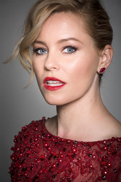 She is married to producer and writer max handelman, with whom she has two children. Elizabeth Banks To Host SNL! | EclipseMagazine