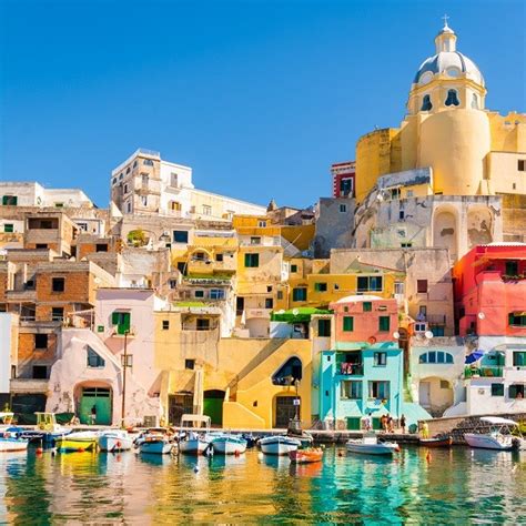 Visitprocida is the official guide to tourism in procida that brings tourists and tour operators in contact. Procida - kleurrijk eiland | Ciao tutti, Ontdek Italië