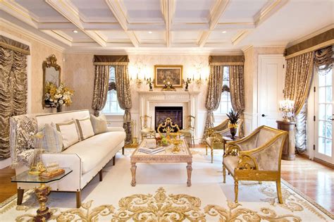 Coba variasikan dengan berbagai motif. Ruang Tamu Tema Gold - Architecture Home Decor