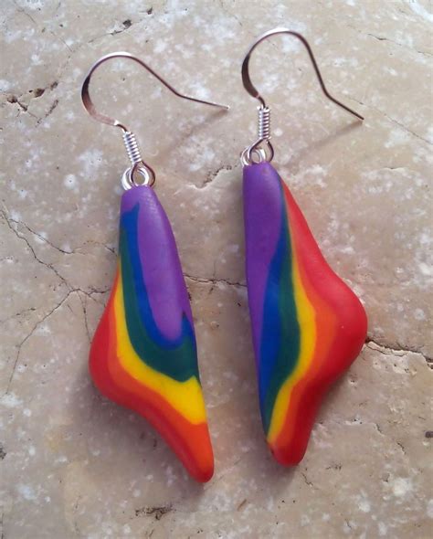 Bandera tradicional del orgullo gay. Pin en Pendientes y Complementos LGBT / Arcoiris Bandera ...