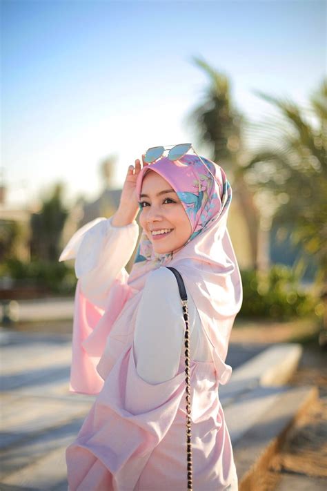 Tutorial plain shawl | mira filzah hai semua.selamat datang ke channel sabahat elzara berbagi ilmu tutorial cara. mira filzah - in 2020 | Beautiful hijab, Hijab fashion ...