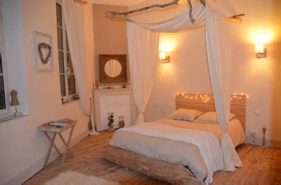 D'après feng shui, l'art chinois d'aménagement de l'espace, le blanc est regardé comme une bonne couleur pour la décoration de la maison et pour la chambre à coucher. idee deco chambre adulte nature