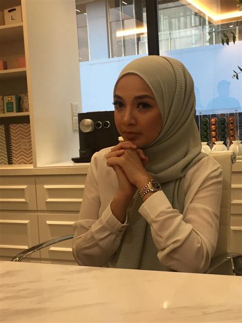 Insiden peserta top 20 dewi remaja 2019, farzana zainul yang tersungkur sebanyak tiga kali di atas pentas ternyata memberikan pelbagai persepsi kepada netizen terutamanya pujian buat gadis yang berani ini. 'This Time Around I Have To Play The Big Sister Role ...