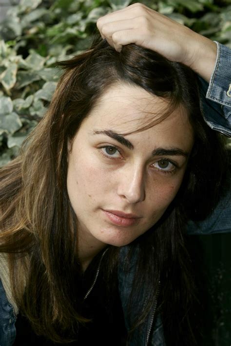 2006'da javiera díaz de valdés şair ve televizyon sunucusu pablo mackenna ile evlendi ve 2008'de ilk çocukları rosa'yı dünyaya getirdi. Javiera Diaz de Valdes - Movies, Bio and Lists on MUBI