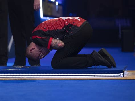 We did not find results for: Nathan Aspinall slaat comeback Van den Bergh af en bereikt ...