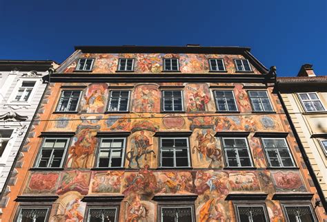 The right bank of the river mur, so far a more or less neglected part of the city. Gemaltes Haus - kultursalon graz