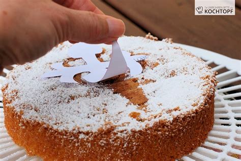 Tatsächlich gibt es aber von region zu region noch viele weitere, ganz unterschiedliche spezialitäten zu entdecken. Tarta de Santiago (Santiago Kuchen) | Rezept ...