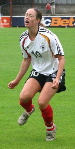 Renate lingor is a retired female german international footballer, who played as a midfielder or forward. Olympische Spiele 2008 Spiel um Bronze Deutschland Japan