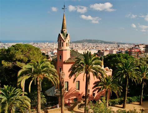 Web oficial de casa vicens, museo modernista de antonio gaudí en barcelona y primera casa modernista diseñada por el arquitecto catalán. Casa Museo Gaudí