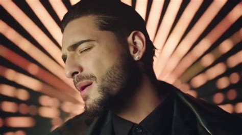 Maluma baby, apenas sale el soy y tú te vas corriendo, sé que pensarás que esto me está doliendo, yo no estoy pensando en lo. Maluma Felices los 4 Official Video - YouTube