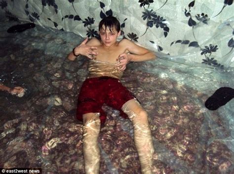 Последние твиты от nudist boy (@nudistboy11). Ukrainian teenagers turn living room into a swimming pool ...