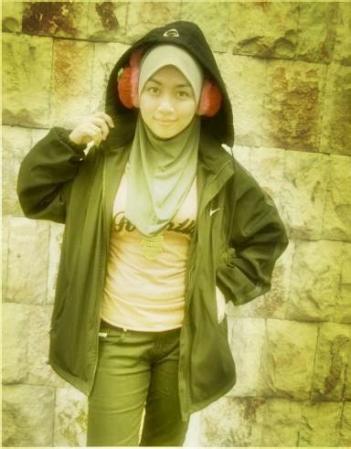 According to siti norma yaakon j.16. See Life: Hijabers Malaysian Woman Celebrities