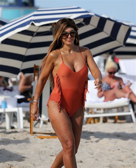 The smaller man drops his gun as he hits the pavement, and the weapon bounces several feet away. Teresa Giudice Sexy (56 Photos) | #TheFappening