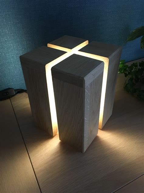 Salut c est cool les humains. Lampe cube par Mike0411 sur L'Air du Bois