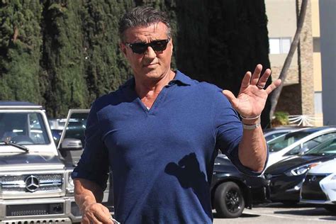 Los angeles private eye philip marlowe is hired by paroled convict moose malloy to find his girlfriend velma, former seedy nightclub dancer. Sylvester Stallone a vendu son chien pour survivre